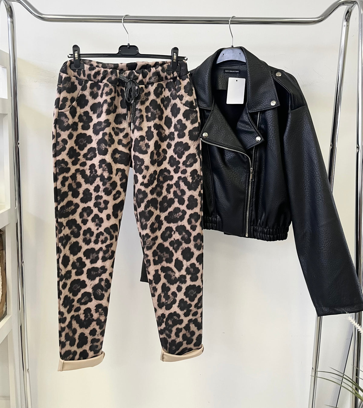 0085 DINA leopárd mintàs jogger nadrág
