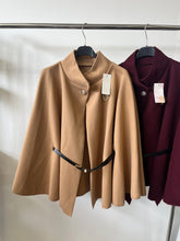 Kép betöltése a galériamegjelenítőbe: 2956 MARION öves poncsó