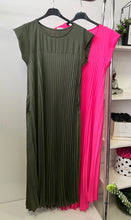 Kép betöltése a galériamegjelenítőbe: 8217 EMILY pliszírozott ruha