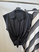 Kép betöltése a galériamegjelenítőbe: 7370 LINETT szatén felső/ blúz