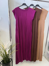 Kép betöltése a galériamegjelenítőbe: 8217 EMILY pliszírozott ruha