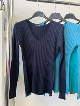 Kép betöltése a galériamegjelenítőbe: 5808 BORDÁS basic V nyakú felső