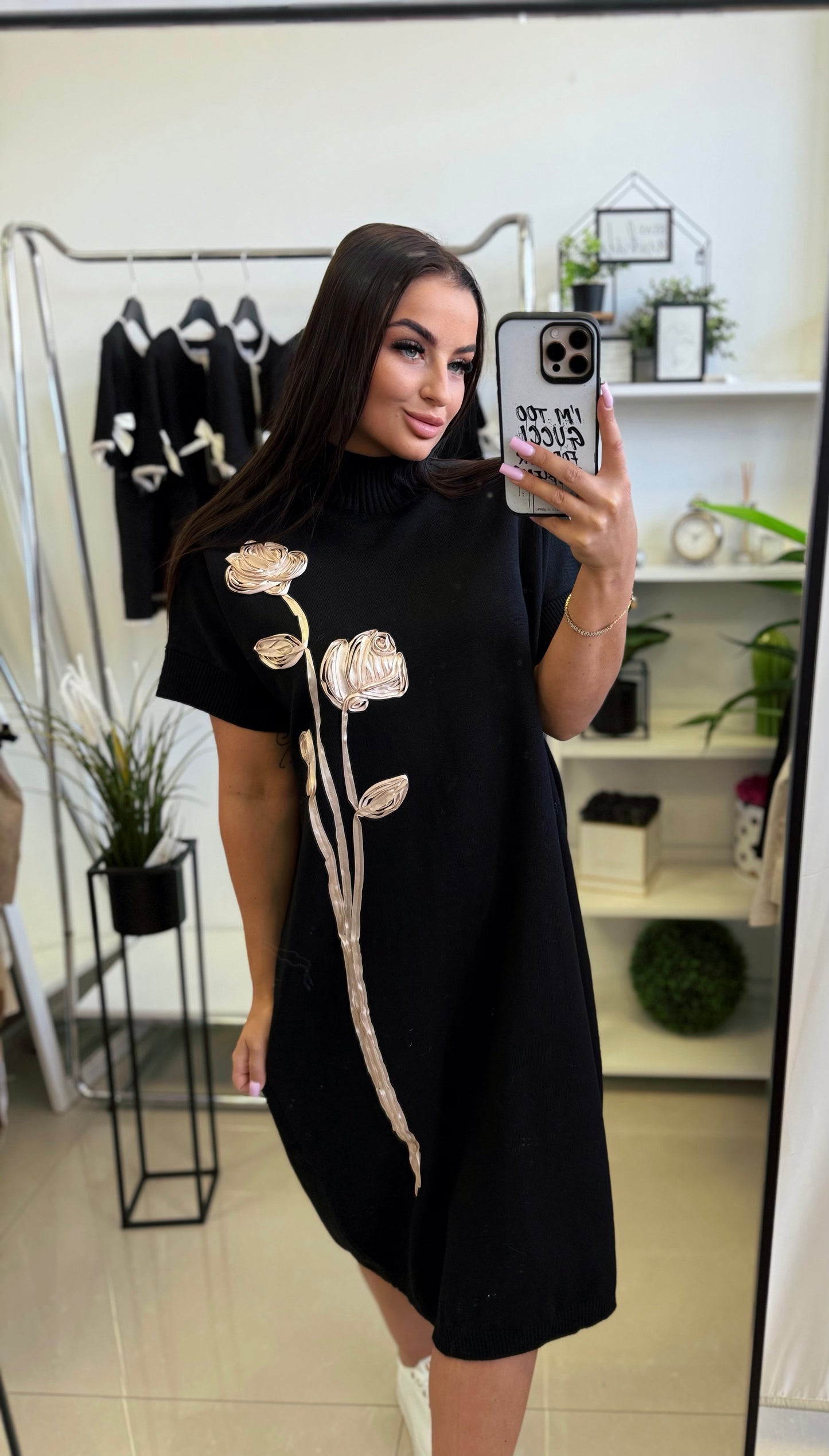 9321 LETICIA kötött ruha szatén virág dísszel
