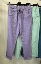 Kép betöltése a galériamegjelenítőbe: VANDA gyűrt nadrág 7373/1318