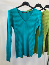 Kép betöltése a galériamegjelenítőbe: 5808 BORDÁS basic V nyakú felső