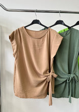 Kép betöltése a galériamegjelenítőbe: 25153 LOTTE átkötős felső