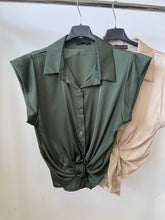 Kép betöltése a galériamegjelenítőbe: 7370 LINETT szatén felső/ blúz