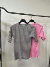 Kép betöltése a galériamegjelenítőbe: 0015 FERGIE basic kötött felső