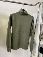 Kép betöltése a galériamegjelenítőbe: BASIC garbó pulóver / 9076