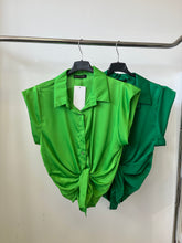 Kép betöltése a galériamegjelenítőbe: 7370 LINETT szatén felső/ blúz