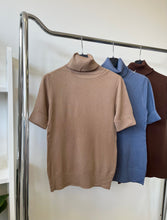 Kép betöltése a galériamegjelenítőbe: 0083 BASIC rövid ujjú garbó