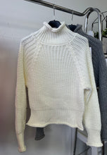 Kép betöltése a galériamegjelenítőbe: 067 MOLLY VASTAG kötésű pulóver