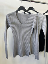 Kép betöltése a galériamegjelenítőbe: 5808 BORDÁS basic V nyakú felső