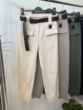 Kép betöltése a galériamegjelenítőbe: 17516 PENNY öves nadrág