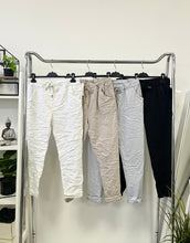 Kép betöltése a galériamegjelenítőbe: VANDA gyűrt nadrág 7373/1318