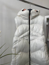 Kép betöltése a galériamegjelenítőbe: 4286 FÉNYES Steppelt mellény