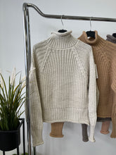 Kép betöltése a galériamegjelenítőbe: 067 MOLLY VASTAG kötésű pulóver