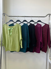 Kép betöltése a galériamegjelenítőbe: 1236 SZATĖN szalagos csillogós felső