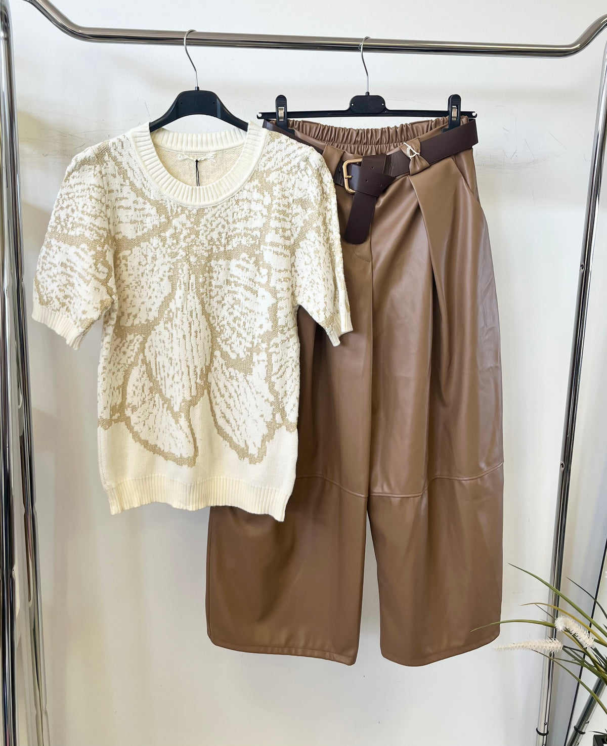 8349 GOLDY rövid ujjú felső arany lurex diszítéssel
