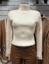 Kép betöltése a galériamegjelenítőbe: 8066 MELITTA basic csipkebetétes felső