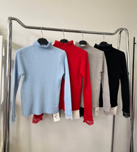 Kép betöltése a galériamegjelenítőbe: 8066 MELITTA basic csipkebetétes felső