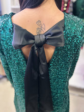 Kép betöltése a galériamegjelenítőbe: 6666 MARION flitteres, hátán masnis ruha