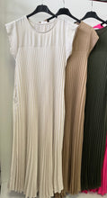 Kép betöltése a galériamegjelenítőbe: 8217 EMILY pliszírozott ruha