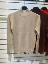 Kép betöltése a galériamegjelenítőbe: 002 BASIC félgarbó