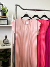 Kép betöltése a galériamegjelenítőbe: 8217 EMILY pliszírozott ruha