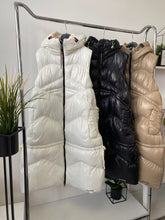 Kép betöltése a galériamegjelenítőbe: 4286 FÉNYES Steppelt mellény