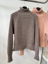 Kép betöltése a galériamegjelenítőbe: 067 MOLLY VASTAG kötésű pulóver