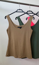 Kép betöltése a galériamegjelenítőbe: 071 BASIC VASTAG PÁNTOS trikó