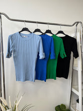 Kép betöltése a galériamegjelenítőbe: 0015 FERGIE basic kötött felső