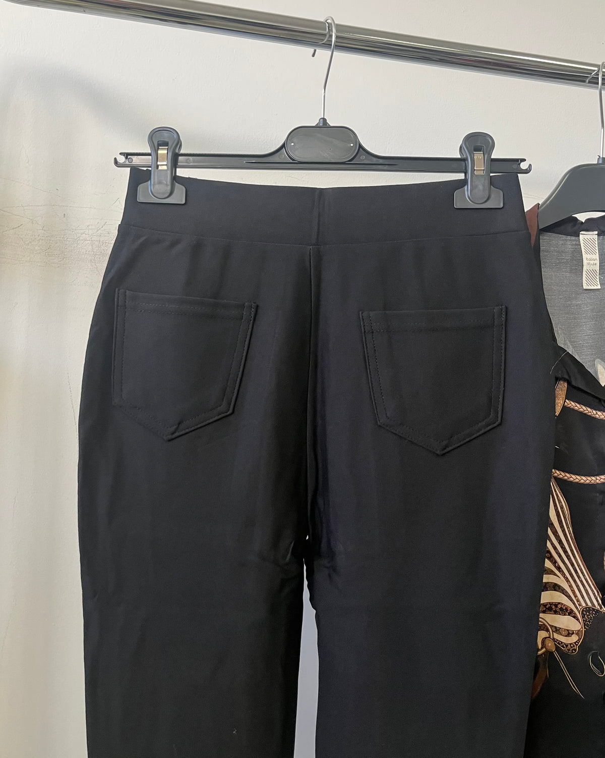 1380 LIMA gumi betétes gombos pamut leggings