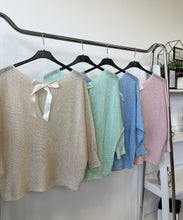 Kép betöltése a galériamegjelenítőbe: 1236 SZATĖN szalagos csillogós felső