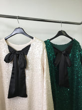 Kép betöltése a galériamegjelenítőbe: 6666 MARION flitteres, hátán masnis ruha