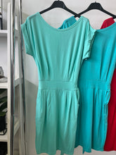 Kép betöltése a galériamegjelenítőbe: 6429 BASIC öves-zsebes pamut ruha