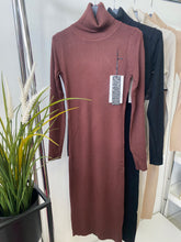 Kép betöltése a galériamegjelenítőbe: 006 ZORA garbóruha