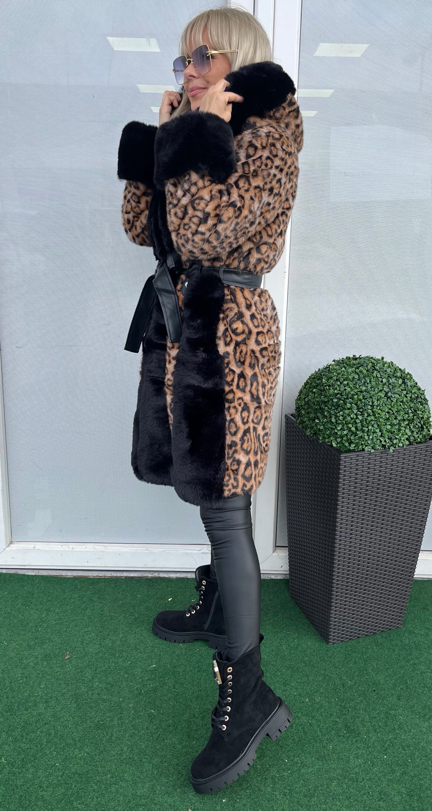 8679 LEONA leopárd műszőrme bunda