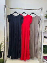 Kép betöltése a galériamegjelenítőbe: 8217 EMILY pliszírozott ruha