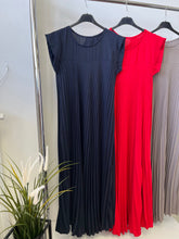 Kép betöltése a galériamegjelenítőbe: 8217 EMILY pliszírozott ruha