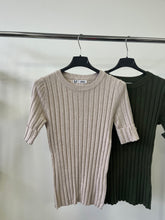 Kép betöltése a galériamegjelenítőbe: 0015 FERGIE basic kötött felső