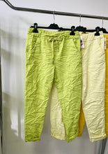 Kép betöltése a galériamegjelenítőbe: VANDA gyűrt nadrág 7373/1318