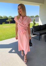 Kép betöltése a galériamegjelenítőbe: DALMA csavart átkötős rövid ujjú ruha