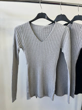 Kép betöltése a galériamegjelenítőbe: 5808 BORDÁS basic V nyakú felső