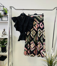 Kép betöltése a galériamegjelenítőbe: 8391 SELENA szoknya+ blúz szett