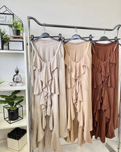 Kép betöltése a galériamegjelenítőbe: 12370 ALINA elől fodros felső+ nadrág szett