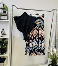 Kép betöltése a galériamegjelenítőbe: 8391 SELENA szoknya+ blúz szett