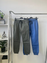 Kép betöltése a galériamegjelenítőbe: CATY gumis aljú nadrág 9620