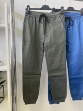 Kép betöltése a galériamegjelenítőbe: CATY gumis aljú nadrág 9620